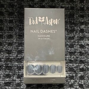 Red Aspen Gray Nail Dashes